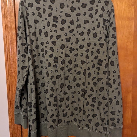 Olive animal print xl lightweight sweatshirt - Picture 3 of 3